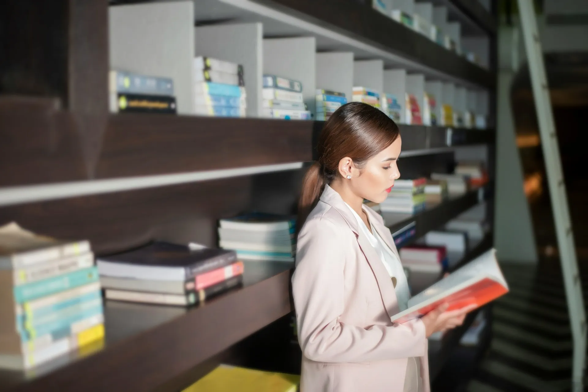 競争激化する現代社会における起業：成功への課題と現実｜女性起業家向け