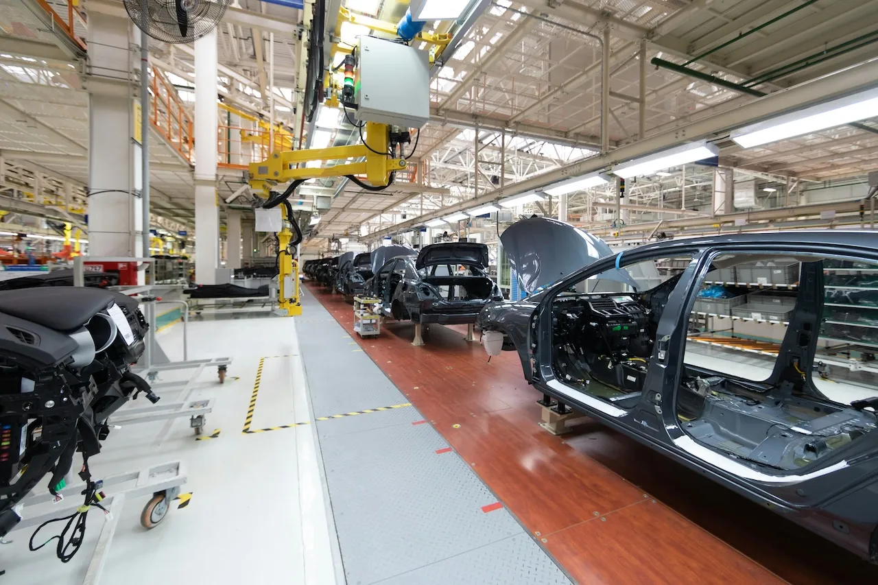 トランプ氏、自動車・半導体・医薬品輸入に25％の関税を発表！2025年4月発効予定の影響と対策は？