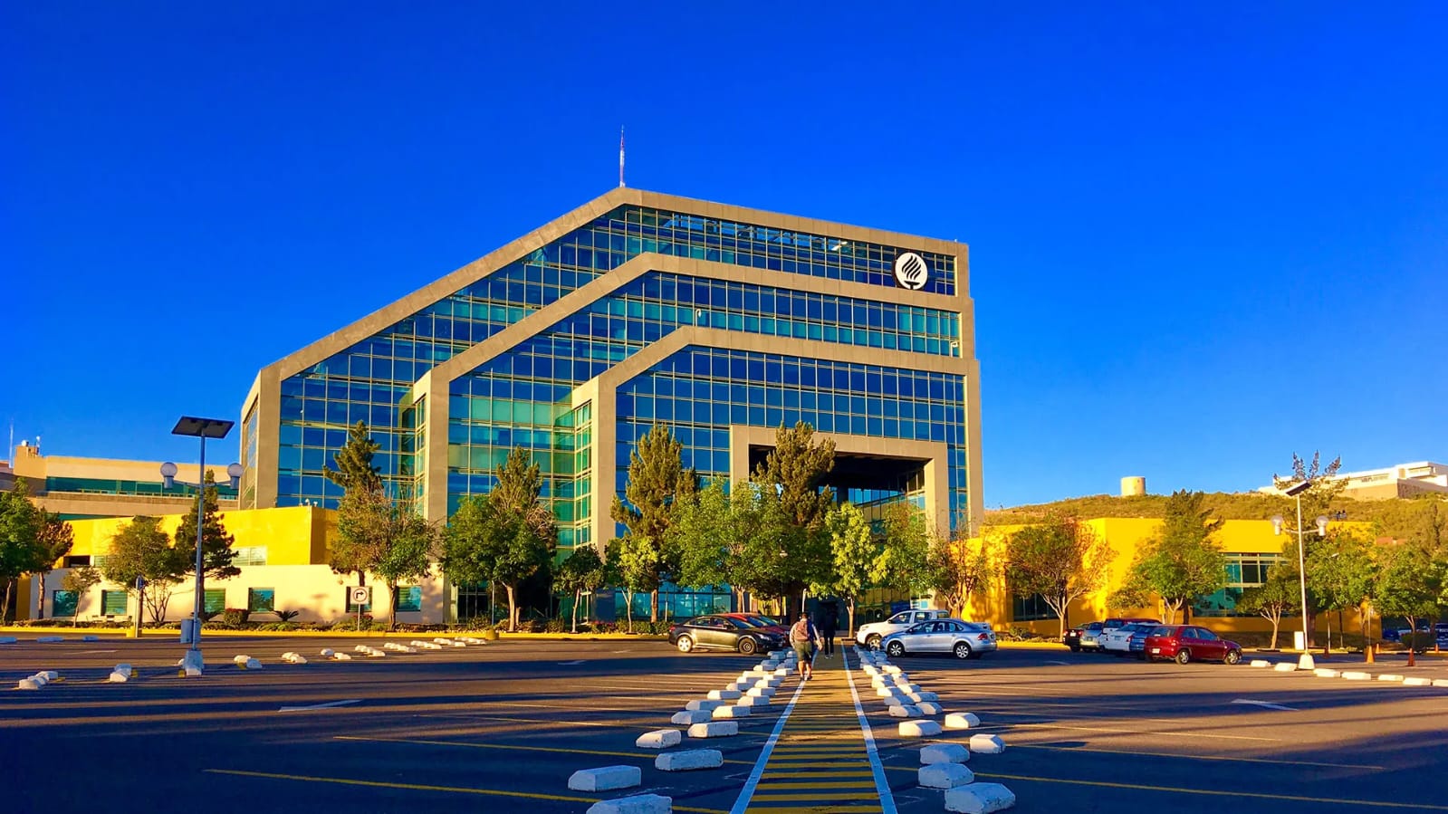 **テクス・デ・モンテレイ・サン・ルイス・ポトシ大学、最大85%の奨学金を提供：SEGEと提携合意**