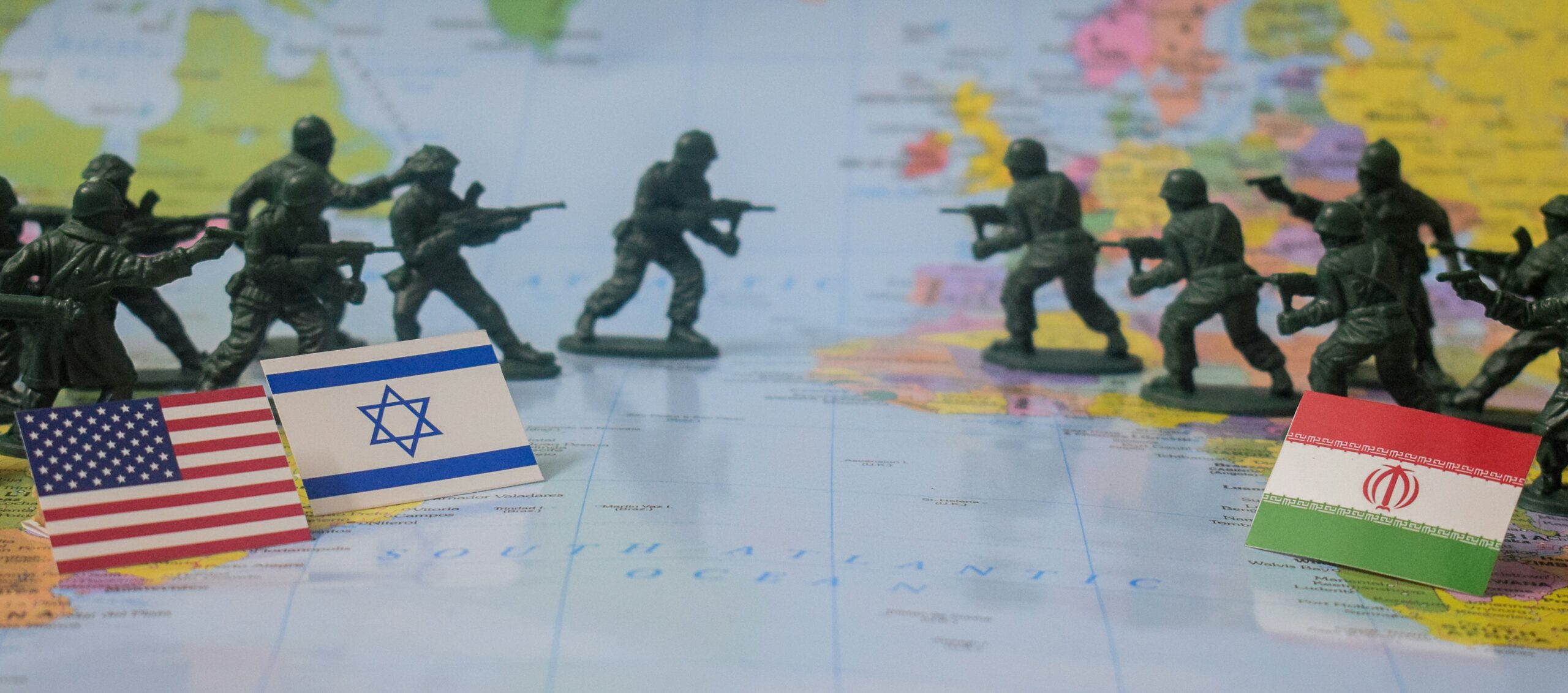 ホルムズ海峡炎上、メキシコは岐路に：地政学的危機が石油、ドル、そして消費者の懐を揺るがす