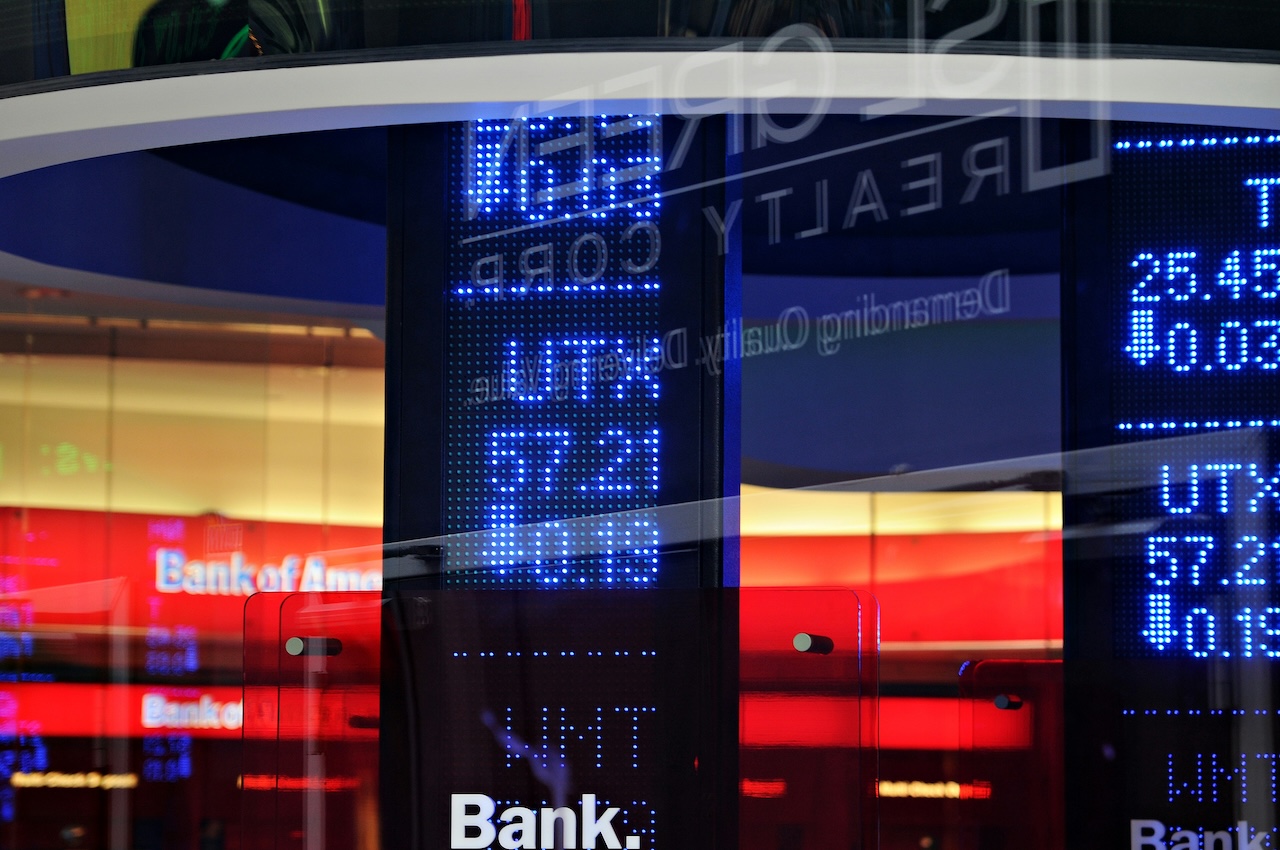 ドル、金、原油価格が今日の金融市場の取引開始を彩る